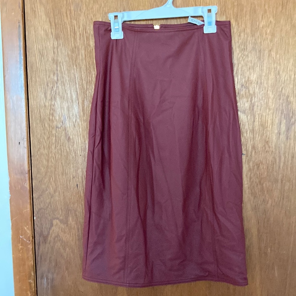 Fitted skirt